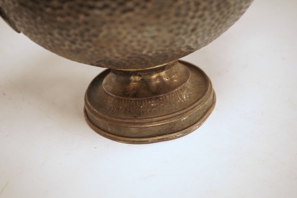 A hammered white metal two handled pedestal bowl, stamped 'Kennedy 925, diameter 18.9cm, 18.1oz.